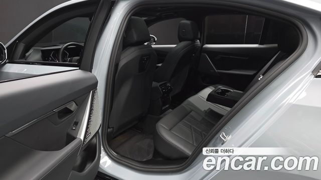 BMW 5-Series 2025 — photo 17