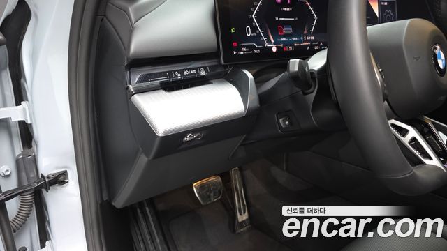 BMW 5-Series 2025 — photo 19
