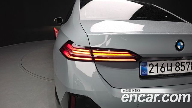 BMW 5-Series 2025 — photo 9