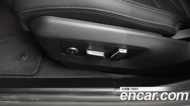 BMW 5-Series 2025 — photo 30