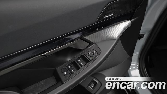 BMW 5-Series 2025 — photo 34