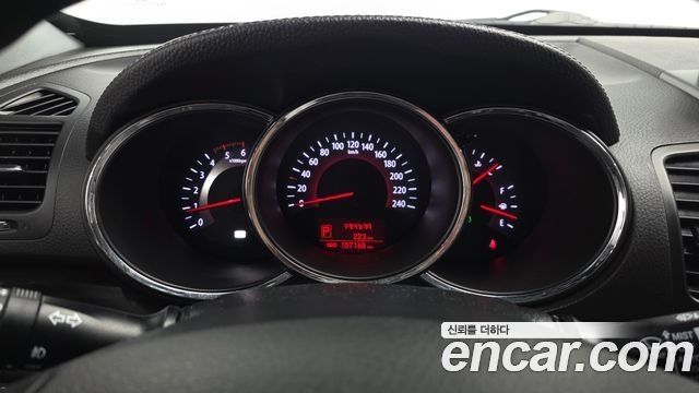 Kia Sorento 2011 — photo 8