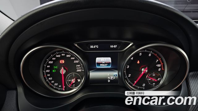 Mercedes-Benz GLA-Class 2019 — photo 11