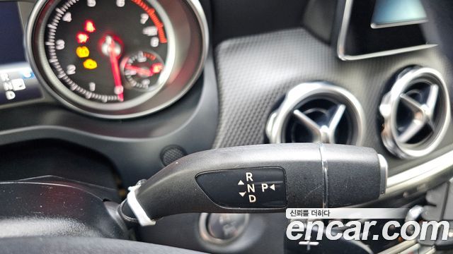 Mercedes-Benz GLA-Class 2019 — photo 12