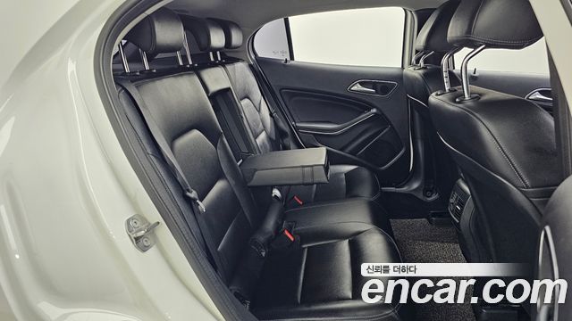 Mercedes-Benz GLA-Class 2019 — photo 18