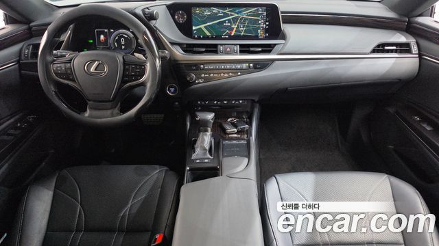 Lexus ES 2019 — photo 7