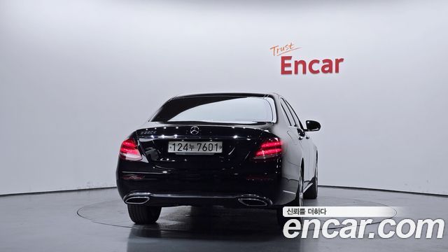 Mercedes-Benz E-Class 2019 — photo 4