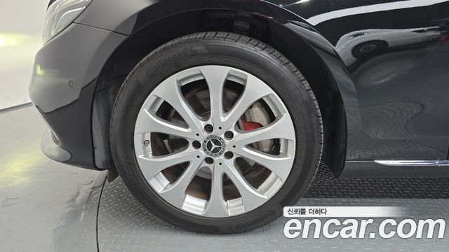 Mercedes-Benz E-Class 2019 — photo 5