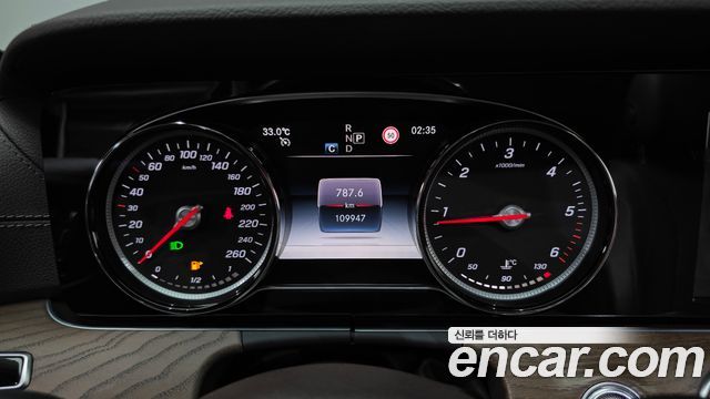 Mercedes-Benz E-Class 2019 — photo 11