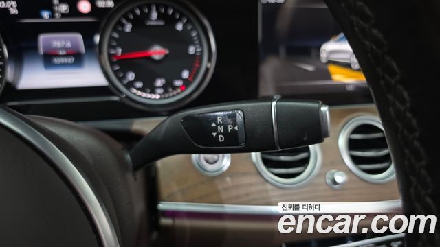 Mercedes-Benz E-Class 2019 — photo 12