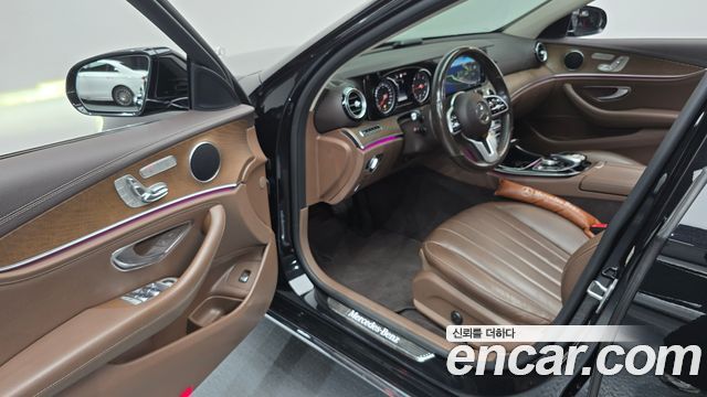 Mercedes-Benz E-Class 2019 — photo 13