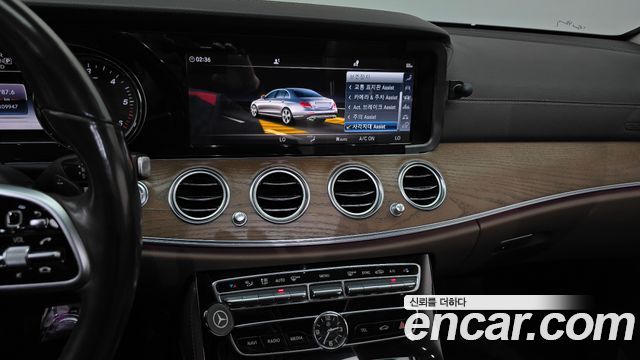 Mercedes-Benz E-Class 2019 — photo 20