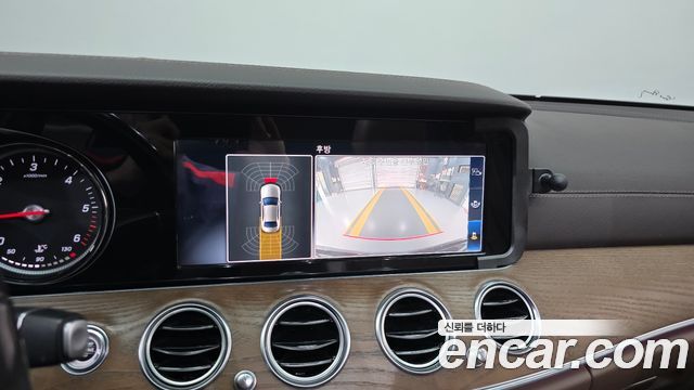 Mercedes-Benz E-Class 2019 — photo 21