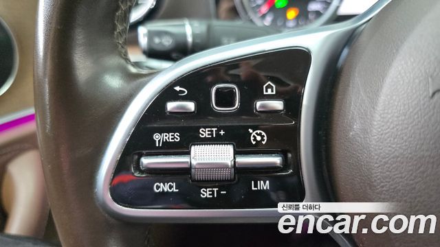Mercedes-Benz E-Class 2019 — photo 22