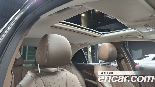 Mercedes-Benz E-Class 2019 — photo 25