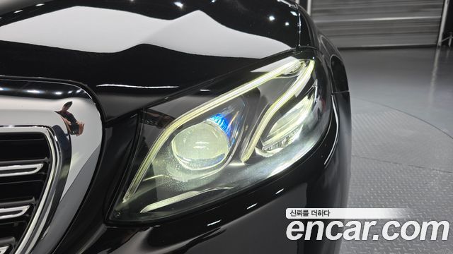Mercedes-Benz E-Class 2019 — photo 8