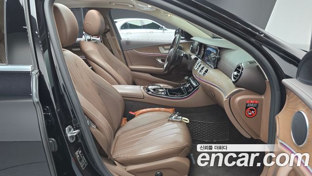 Mercedes-Benz E-Class 2019 — photo 16