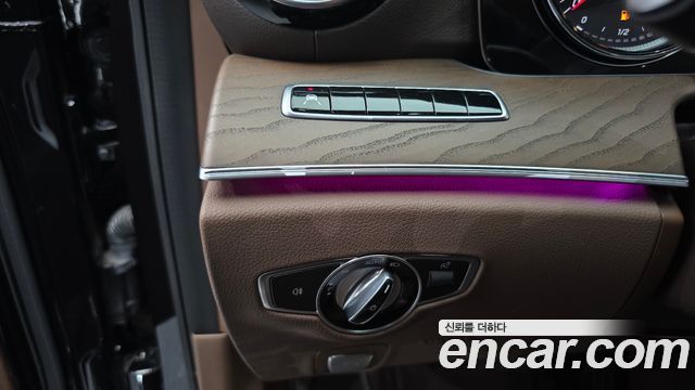Mercedes-Benz E-Class 2019 — photo 27