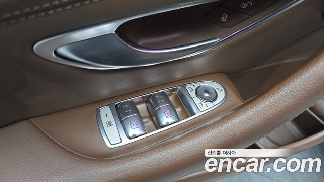 Mercedes-Benz E-Class 2019 — photo 30
