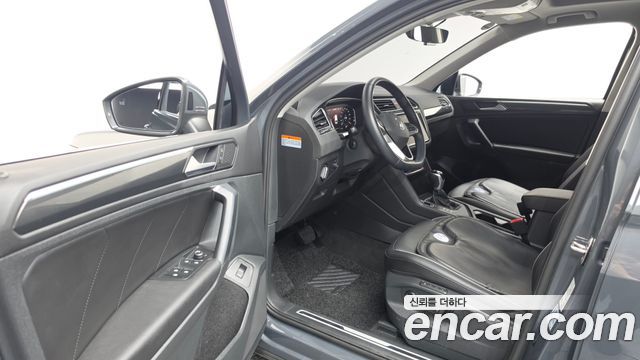 Volkswagen Tiguan 2023 — photo 13