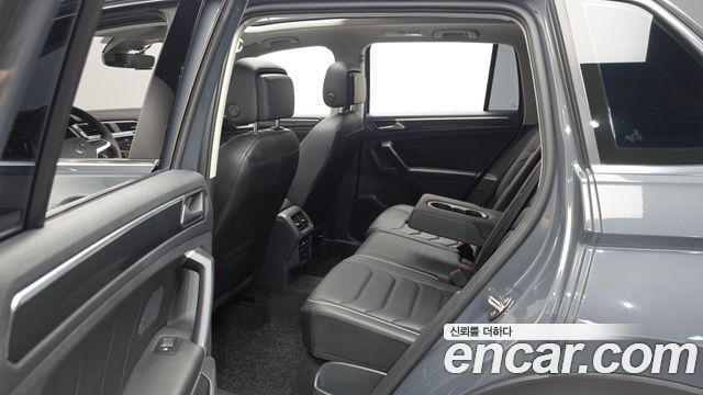 Volkswagen Tiguan 2023 — photo 18