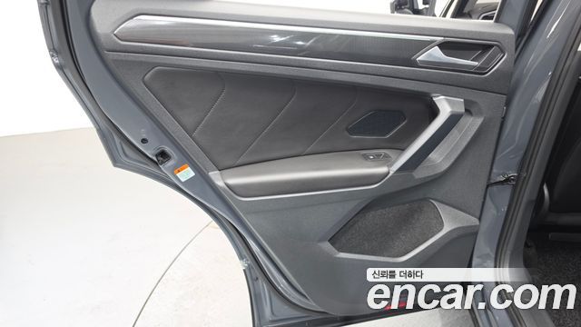 Volkswagen Tiguan 2023 — photo 15
