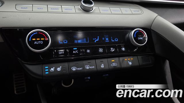 Hyundai AVANTE 2021 — photo 17