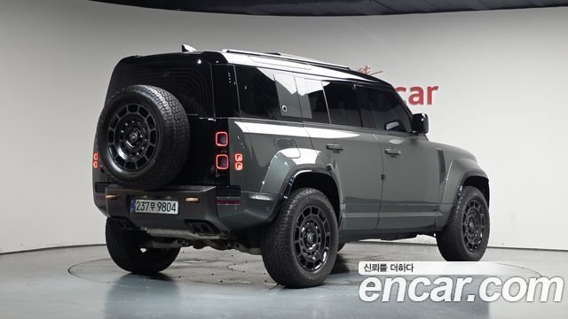 Land Rover Defender 2025 — photo 2