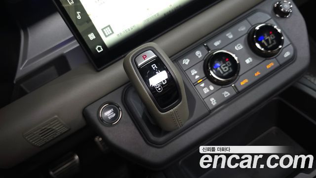 Land Rover Defender 2025 — photo 12