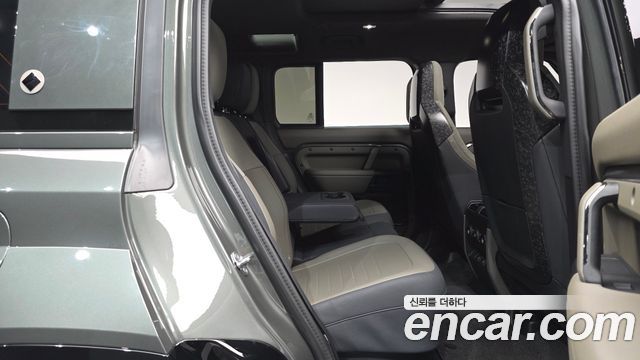 Land Rover Defender 2025 — photo 17