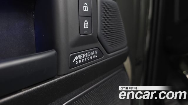 Land Rover Defender 2025 — photo 24