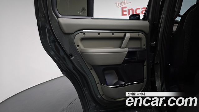 Land Rover Defender 2025 — photo 15