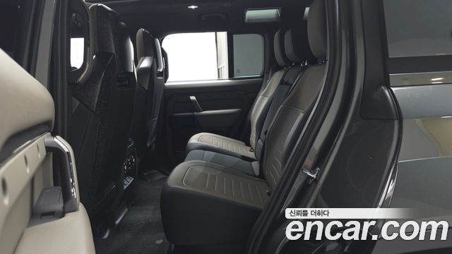 Land Rover Defender 2025 — photo 16