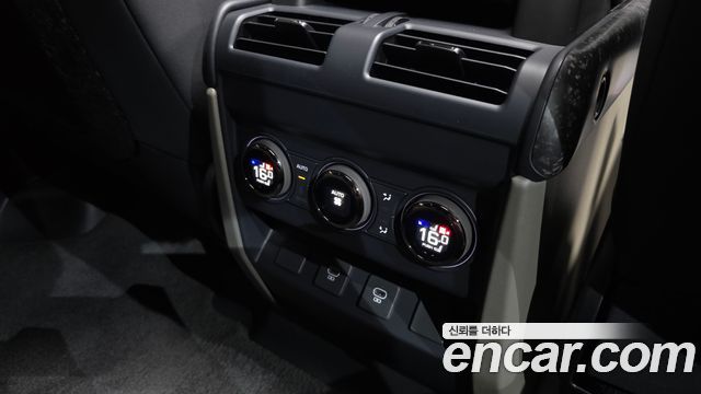 Land Rover Defender 2025 — photo 31