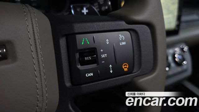 Land Rover Defender 2025 — photo 32