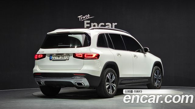 Mercedes-Benz GLB-Class 2021 — photo 2