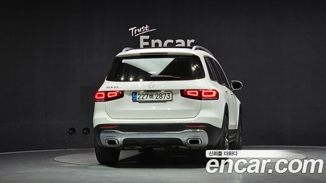 Mercedes-Benz GLB-Class 2021 — photo 4