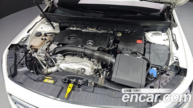 Mercedes-Benz GLB-Class 2021 — photo 6