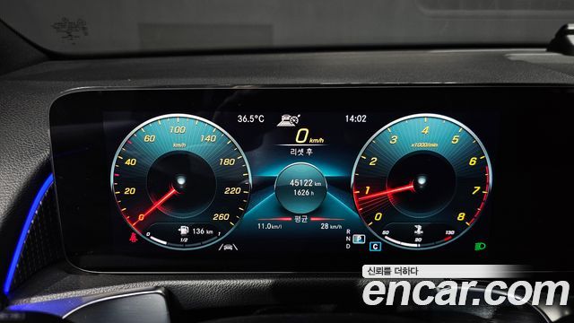 Mercedes-Benz GLB-Class 2021 — photo 8