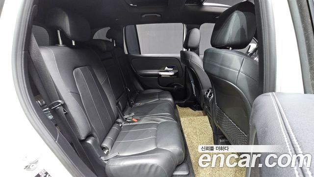 Mercedes-Benz GLB-Class 2021 — photo 11