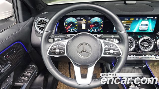 Mercedes-Benz GLB-Class 2021 — photo 13