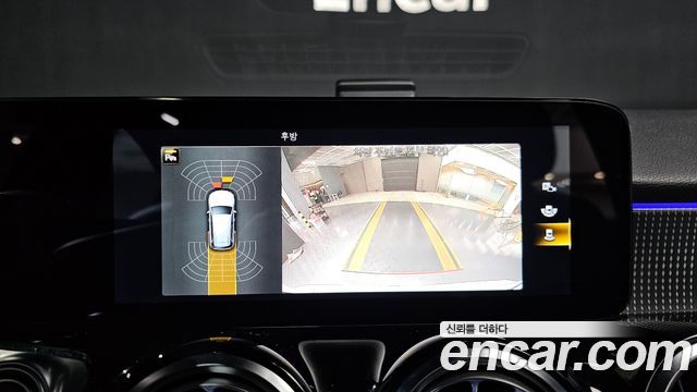 Mercedes-Benz GLB-Class 2021 — photo 16
