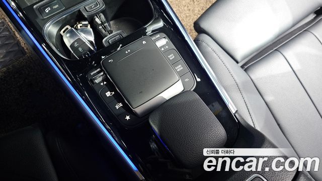 Mercedes-Benz GLB-Class 2021 — photo 18