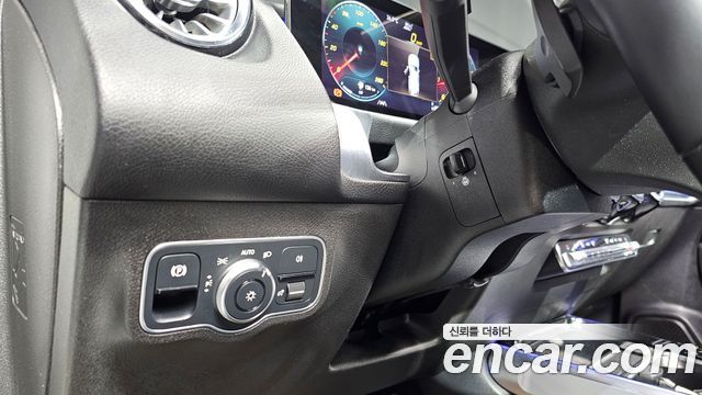 Mercedes-Benz GLB-Class 2021 — photo 19