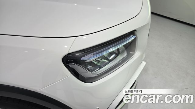 Mercedes-Benz GLB-Class 2026 — photo 12