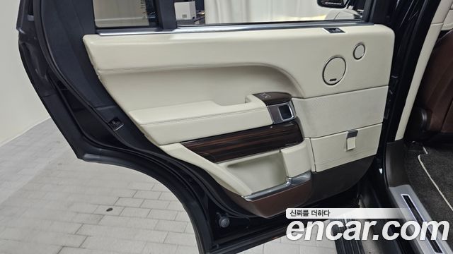 Land Rover Range Rover 2017 — photo 15