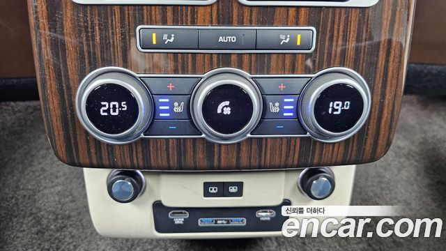 Land Rover Range Rover 2017 — photo 31
