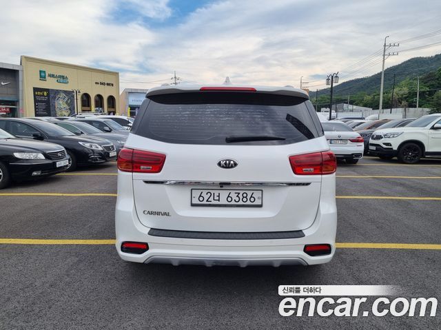 Kia Canival 2019 — photo 3