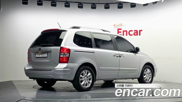 Kia Canival 2011 — photo 2