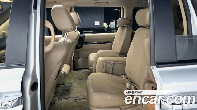 Kia Canival 2011 — photo 10